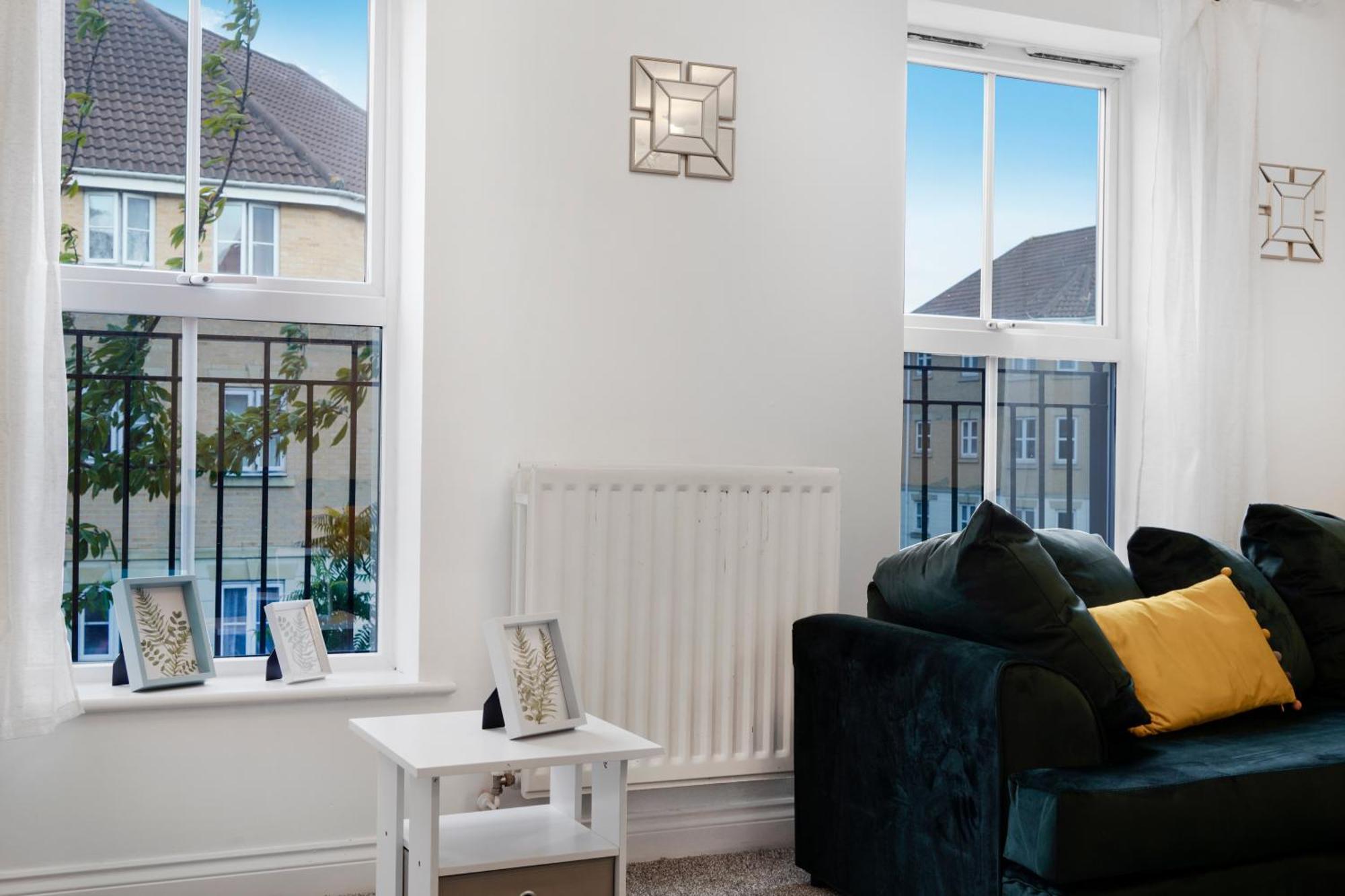 Station & Shops 3Min Walk I Heathrow 15 Mins I X2 Ensuites I Parking X2 Langley Marish Extérieur photo