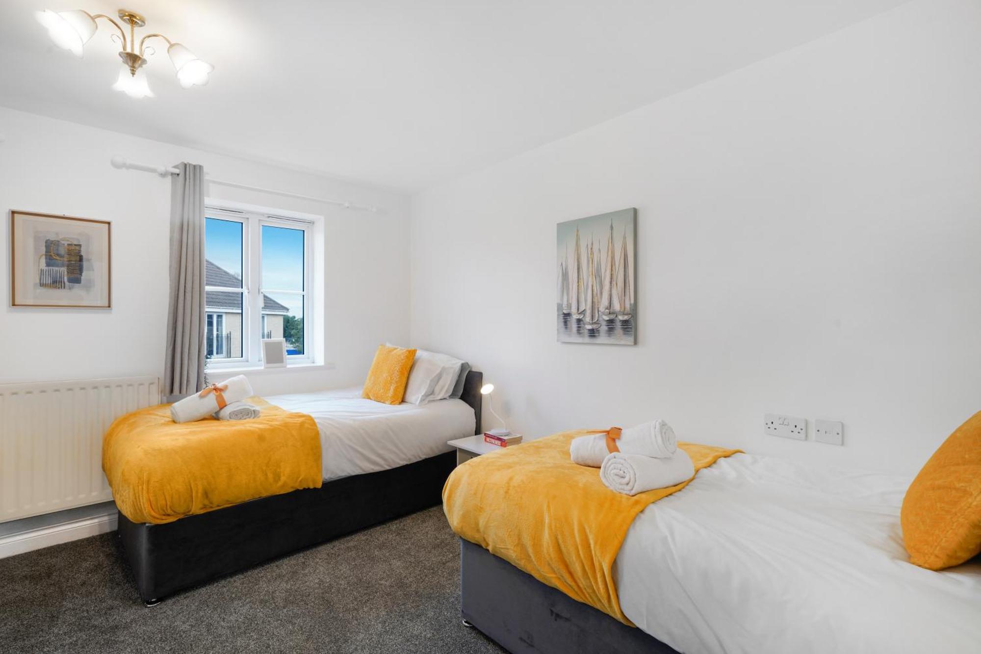 Station & Shops 3Min Walk I Heathrow 15 Mins I X2 Ensuites I Parking X2 Langley Marish Extérieur photo
