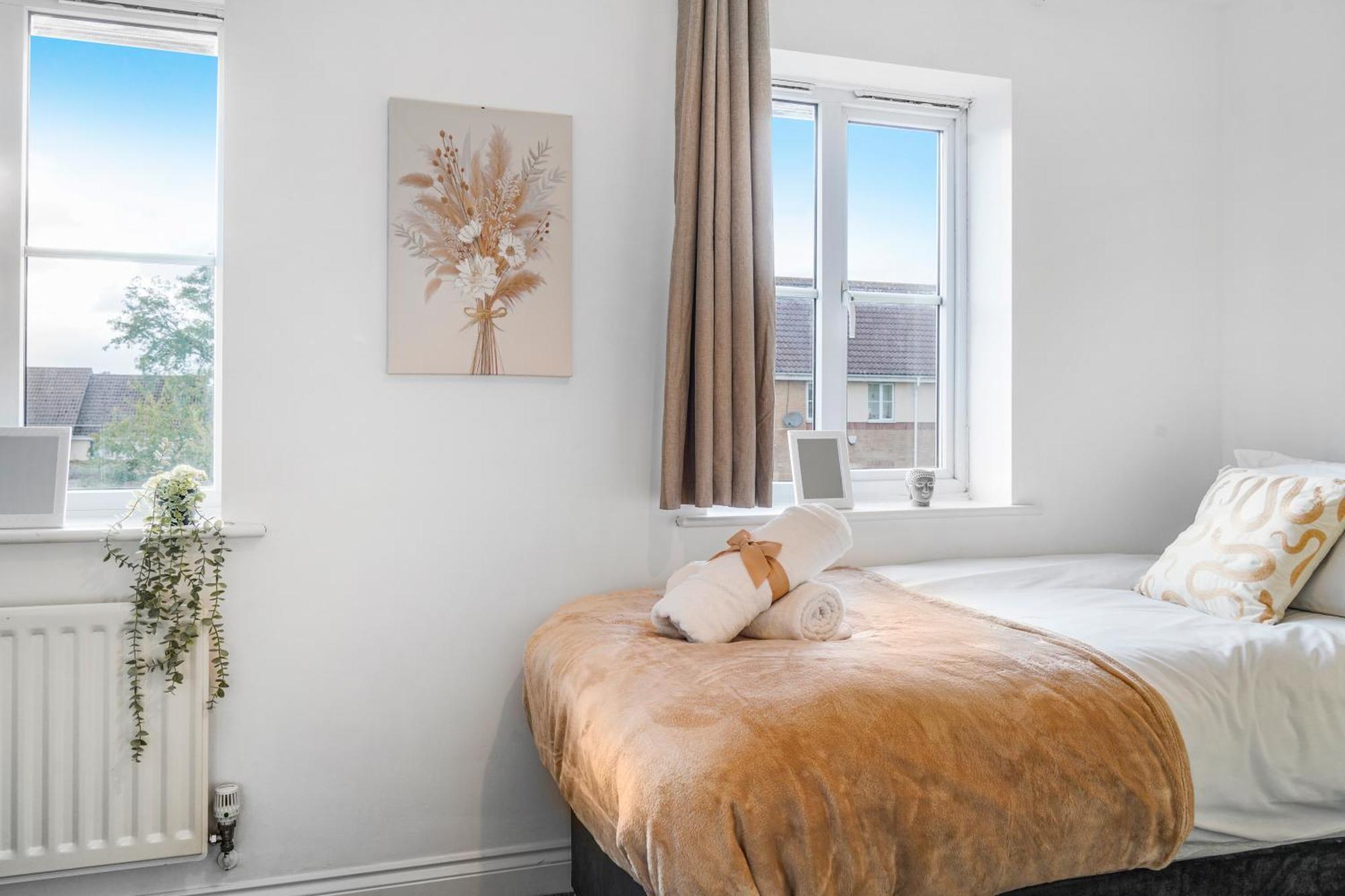 Station & Shops 3Min Walk I Heathrow 15 Mins I X2 Ensuites I Parking X2 Langley Marish Extérieur photo