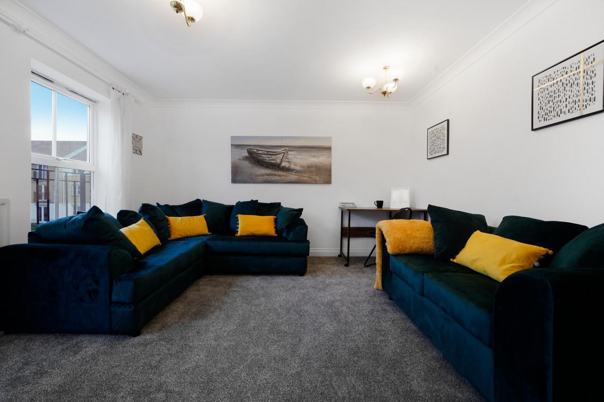 Station & Shops 3Min Walk I Heathrow 15 Mins I X2 Ensuites I Parking X2 Langley Marish Extérieur photo